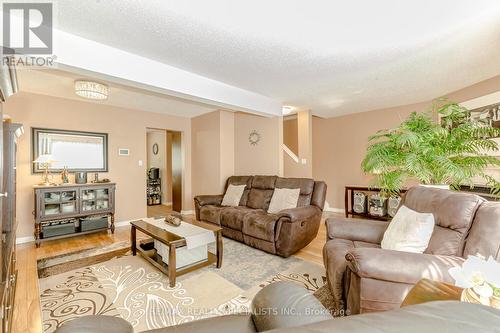 80 - 1990 Wavell Street, London, ON - Indoor Photo Showing Living Room