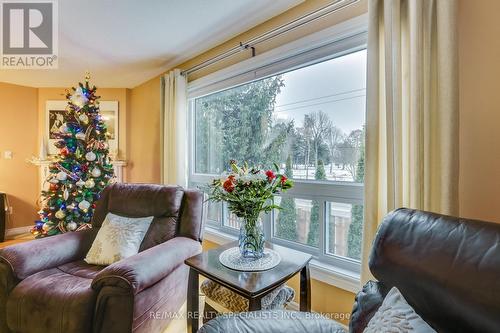 80 - 1990 Wavell Street, London, ON - Indoor Photo Showing Living Room