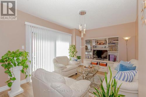 80 - 1990 Wavell Street, London, ON - Indoor Photo Showing Living Room