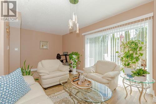 80 - 1990 Wavell Street, London, ON - Indoor Photo Showing Living Room