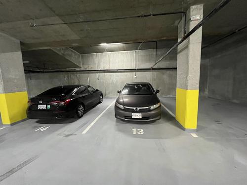 4F 14225 103A Avenue, Surrey, BC - Indoor Photo Showing Garage