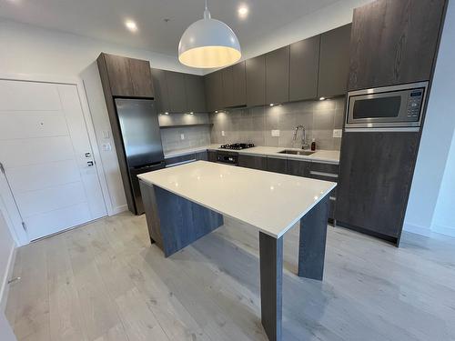 4F 14225 103A Avenue, Surrey, BC - Indoor Photo Showing Kitchen With Upgraded Kitchen