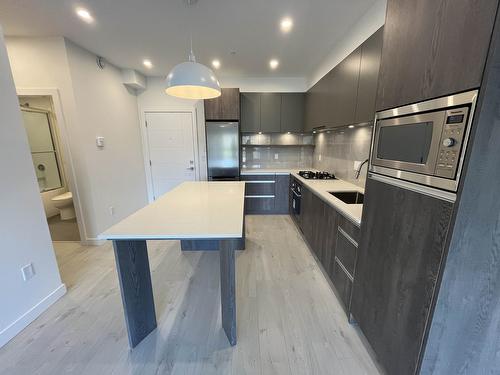 4F 14225 103A Avenue, Surrey, BC - Indoor Photo Showing Kitchen With Upgraded Kitchen