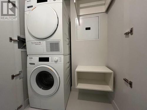 1033 Nelson Street, Vancouver, BC - Indoor Photo Showing Laundry Room