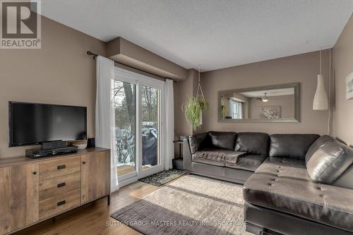 995 Pembridge Crescent, Kingston (North Of Taylor-Kidd Blvd), ON - Indoor Photo Showing Living Room