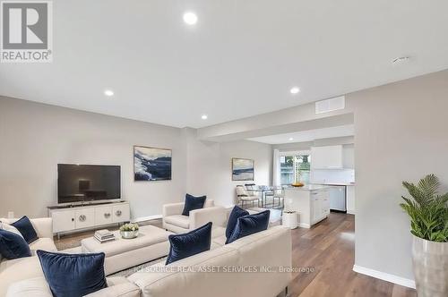 10 Gibsons Place, St. Catharines, ON - Indoor Photo Showing Living Room