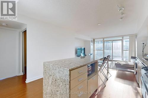 1209 - 33 Singer Court, Toronto, ON - Indoor Photo Showing Kitchen