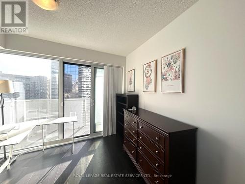 2707 - 100 Harbour Street, Toronto, ON - Indoor