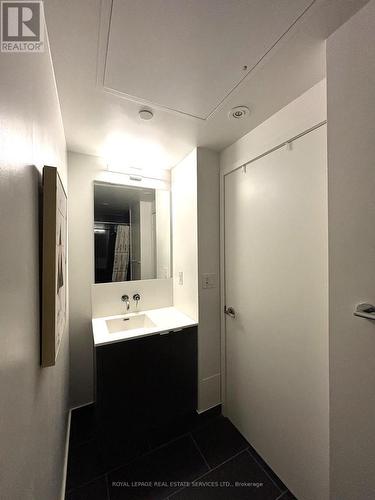 2707 - 100 Harbour Street, Toronto, ON - Indoor Photo Showing Bathroom