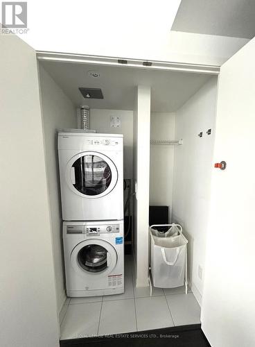 2707 - 100 Harbour Street, Toronto, ON - Indoor Photo Showing Laundry Room