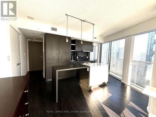 2707 - 100 Harbour Street, Toronto, ON - Indoor Photo Showing Kitchen