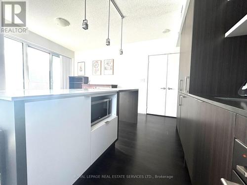 2707 - 100 Harbour Street, Toronto, ON - Indoor Photo Showing Kitchen