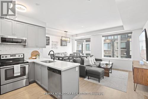 56 - 300 Alex Gardner Circle, Aurora, ON - Indoor Photo Showing Kitchen