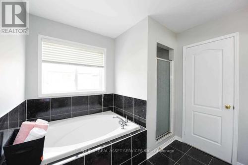 Upper - 11 Penbridge Circle, Brampton, ON - Indoor Photo Showing Bathroom