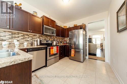 560 Brett Street, Shelburne, ON - Indoor Photo Showing Kitchen With Stainless Steel Kitchen With Double Sink