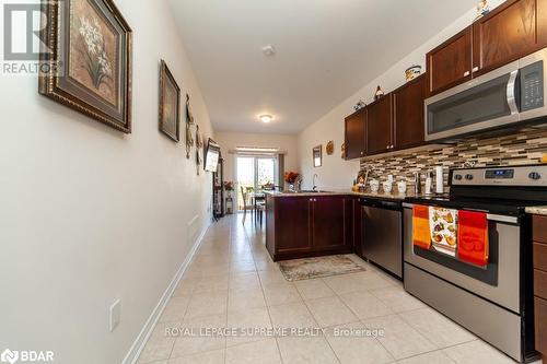 560 Brett Street, Shelburne, ON - Indoor Photo Showing Kitchen With Stainless Steel Kitchen