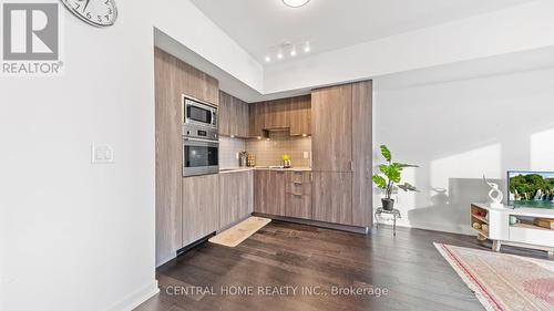 6007 - 11 Wellesley Street, Toronto, ON - Indoor Photo Showing Kitchen