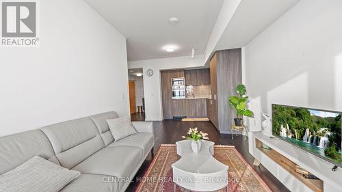 6007 - 11 Wellesley Street, Toronto, ON - Indoor Photo Showing Living Room