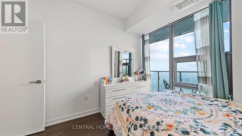 6007 - 11 Wellesley Street, Toronto, ON - Indoor Photo Showing Bedroom