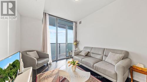 6007 - 11 Wellesley Street, Toronto, ON - Indoor Photo Showing Living Room