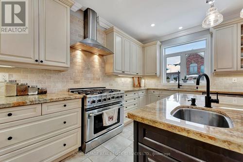 2032 Bingley Crescent, Oakville, ON - Indoor Photo Showing Kitchen