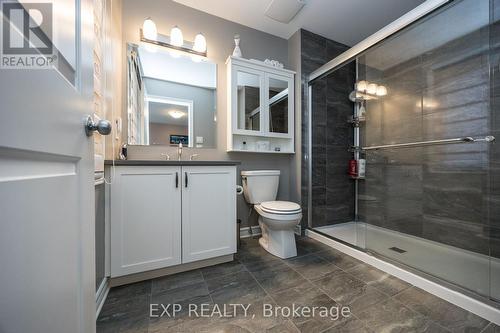 767 Dearborn, Ottawa, ON - Indoor Photo Showing Bathroom