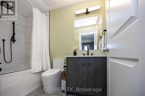 767 Dearborn, Ottawa, ON - Indoor Photo Showing Bathroom