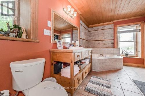 180 Union Street W, Centre Wellington (Fergus), ON - Indoor Photo Showing Bathroom