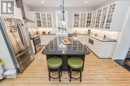 180 Union Street W, Centre Wellington (Fergus), ON - Indoor Photo Showing Kitchen With Upgraded Kitchen