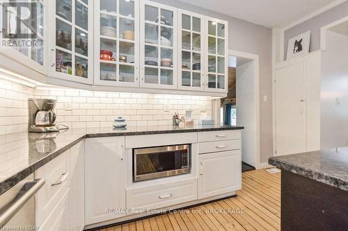 180 Union Street W, Centre Wellington (Fergus), ON - Indoor Photo Showing Kitchen With Upgraded Kitchen