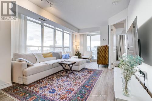 810 - 125 Western Battery Road, Toronto, ON - Indoor Photo Showing Living Room