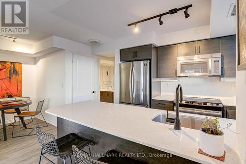 810 - 125 Western Battery Road, Toronto, ON - Indoor Photo Showing Kitchen With Upgraded Kitchen