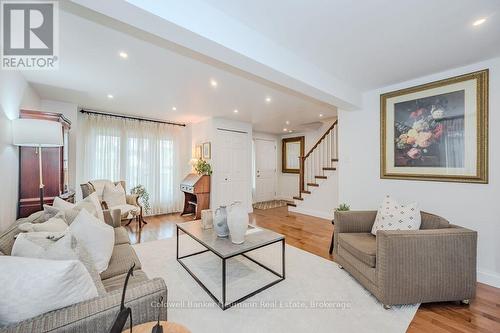 217 Elmira Road S, Guelph (Parkwood Gardens), ON - Indoor Photo Showing Living Room