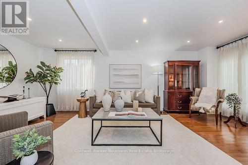 217 Elmira Road S, Guelph (Parkwood Gardens), ON - Indoor Photo Showing Living Room