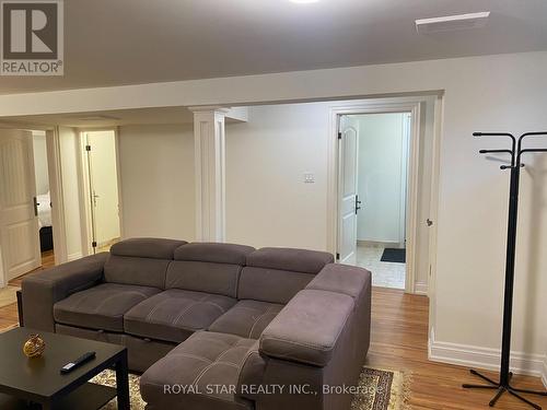 Bsmt - 48 Sunnywood Crescent, Richmond Hill, ON - Indoor Photo Showing Living Room