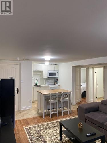 Bsmt - 48 Sunnywood Crescent, Richmond Hill, ON - Indoor Photo Showing Living Room