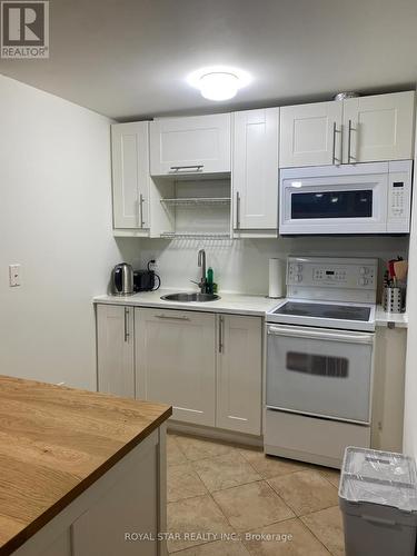 Bsmt - 48 Sunnywood Crescent, Richmond Hill, ON - Indoor Photo Showing Kitchen