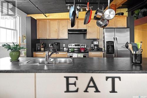 509 1255 Broad Street, Regina, SK - Indoor Photo Showing Kitchen With Double Sink