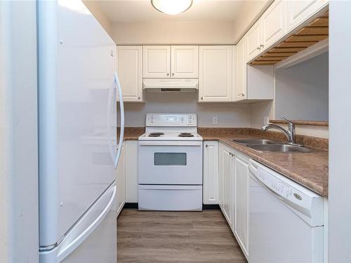 204-1258 Esquimalt Rd, Esquimalt, BC - Indoor Photo Showing Kitchen With Double Sink