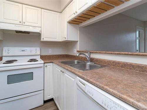 204-1258 Esquimalt Rd, Esquimalt, BC - Indoor Photo Showing Kitchen With Double Sink