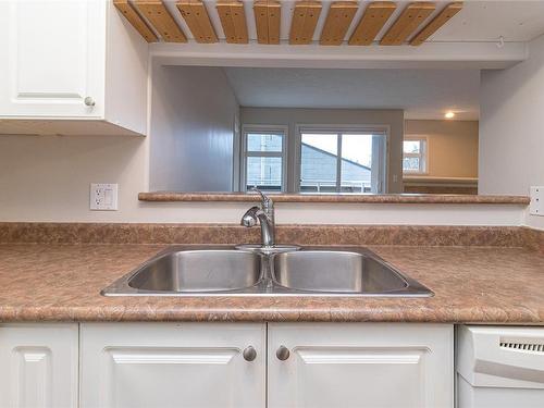 204-1258 Esquimalt Rd, Esquimalt, BC - Indoor Photo Showing Kitchen With Double Sink