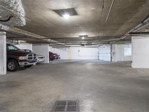 204-1258 Esquimalt Rd, Esquimalt, BC - Indoor Photo Showing Garage