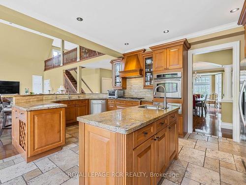 30 Sandy Ridge Crt, Whitchurch-Stouffville, ON - Indoor Photo Showing Kitchen