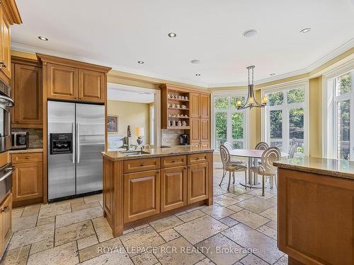 30 Sandy Ridge Crt, Whitchurch-Stouffville, ON - Indoor Photo Showing Kitchen