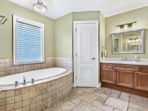 30 Sandy Ridge Court, Whitchurch-Stouffville, ON - Indoor Photo Showing Bathroom