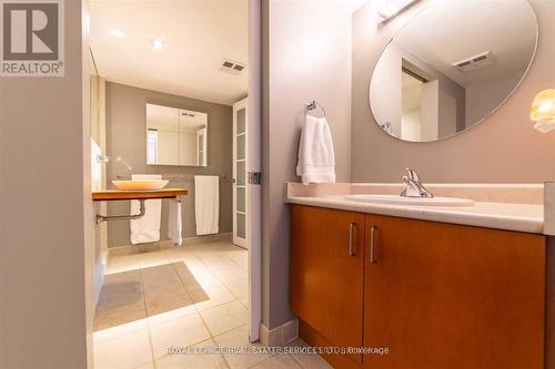 718 - 550 Queens Quay W, Toronto, ON - Indoor Photo Showing Bathroom