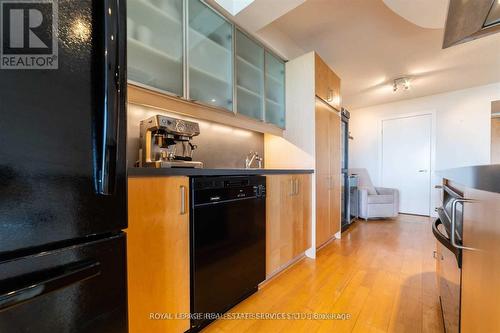 718 - 550 Queens Quay W, Toronto, ON - Indoor Photo Showing Kitchen