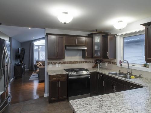 109 Bobcat Ave, Thunder Bay, ON - Indoor Photo Showing Kitchen With Double Sink