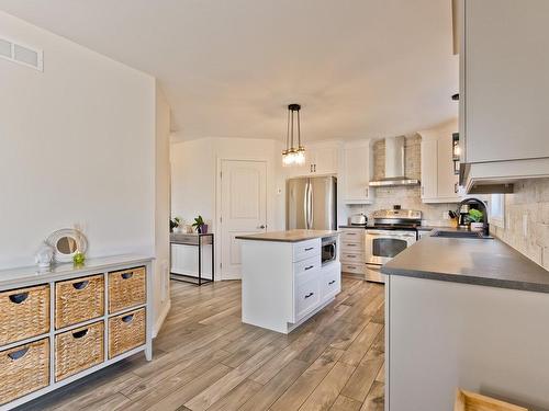 Kitchen - 17 Rue Denise, Compton, QC - Indoor Photo Showing Kitchen With Upgraded Kitchen