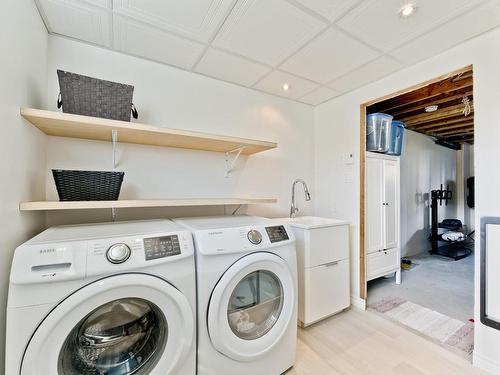 Powder room - 17 Rue Denise, Compton, QC - Indoor Photo Showing Laundry Room